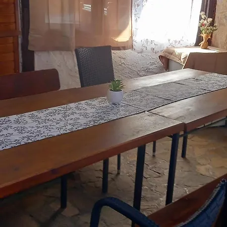 Elora Πανσιόν